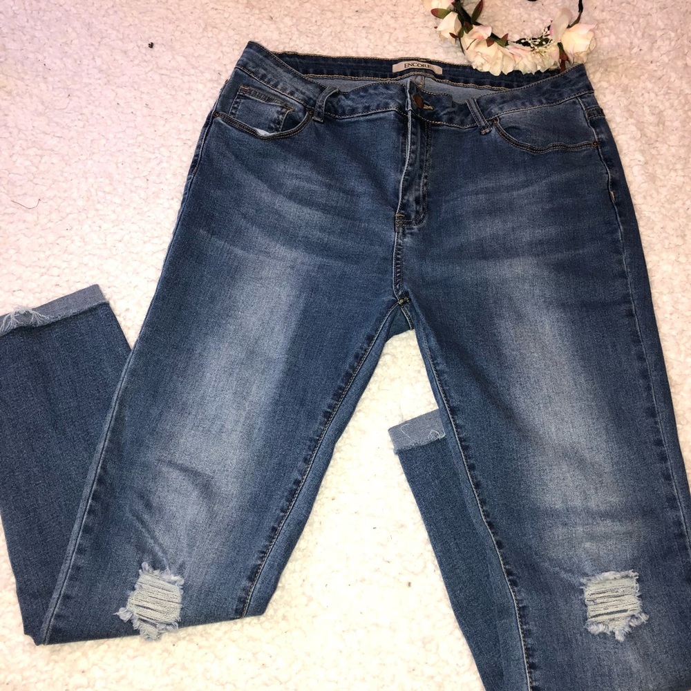 Ripped skinny jeans